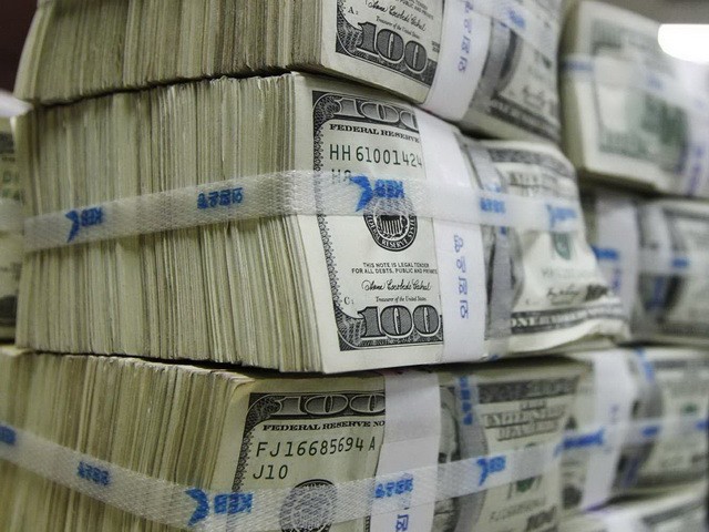 ŠTA SPREMAJU: Rusi iznenada uložili u američke obveznice 105,7 milijardi dolara a Kinezi 1.177 milijardi dolara