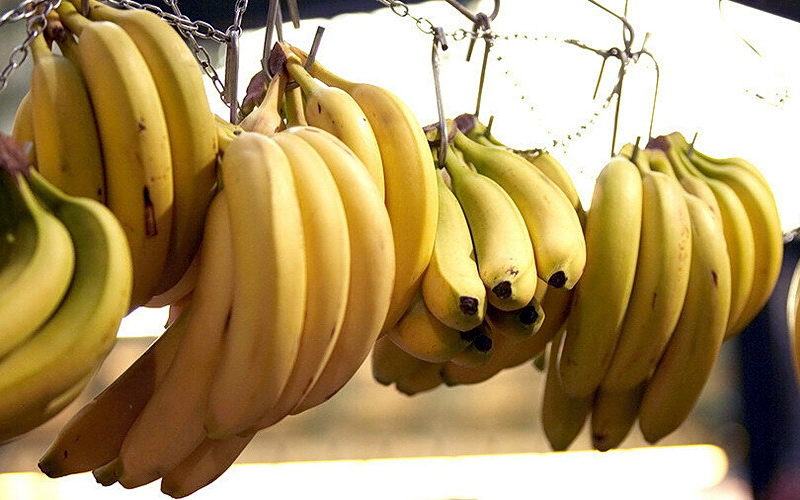 “Krvave” banane u prodavnicama, stručnjaci objašnjavaju koliko su opasne ako ih pojedete