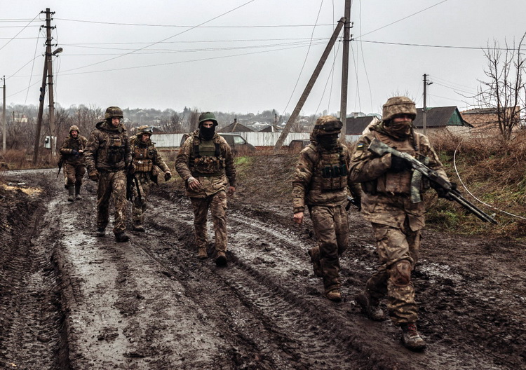 NAJNOVIJA VEST – Bekstvo iz pakla: Ukrajinska vojska beži sa položaja u blizini Artemovska