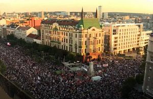 Održan protest ispred RTS, građani glasno skandirali – “Neće kopati!”