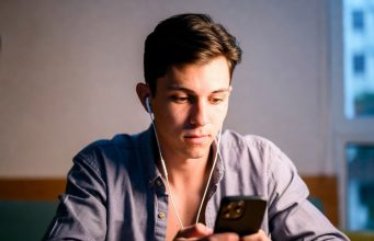 Lekar upozorava: Slušalice za muziku mogu biti opasne po zdravlje