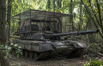 Deset dronova udarilo u ruski tenk: Ono što se zatim dogodilo iznenadilo i posadu