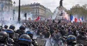 Francuska na nogama: 100.000 demonstranata, policija sprema šok-bombe!